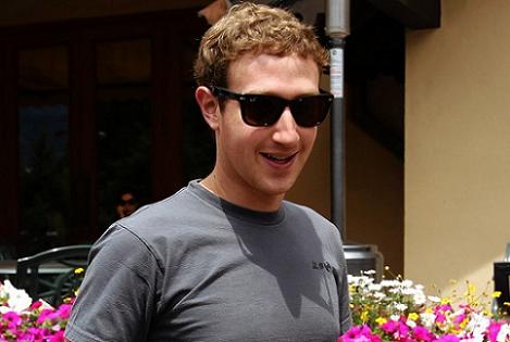 Bí mật nhà tư vấn - người bạn vong niên của ông chủ Facebook